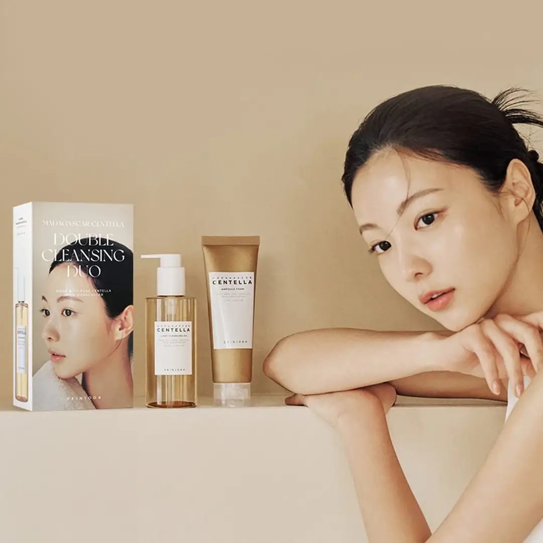 Kit SKIN1004 Double Cleansing Duo con modelo